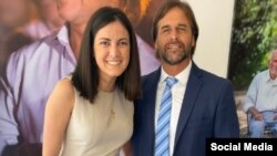 El presidente electo de Uruguay, Luis Lacalle Pou, con la coordinadora de Cuba Decide, Rosa María Payá Acevedo, en una foto tomada de Twitter.