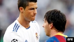 El delantero portugués del Real Madrid, Cristiano Ronaldo (i), y el delantero argentino del FC Barcelona, Leo Messi.