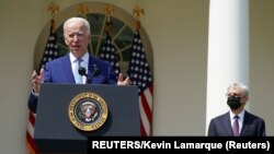 El presidente Joe Biden, junto al fiscal general Merrick Garland, anuncia acciones ejecutivas sobre la prevención de la violencia con armas de fuego en EEUU.