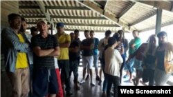 Migrantes cubanos en el albergue de Chiriquí, en Panamá. (José Vásquez/Cubanet)