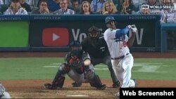 Yasiel Puig conectó un jonrón en la décima entrada.