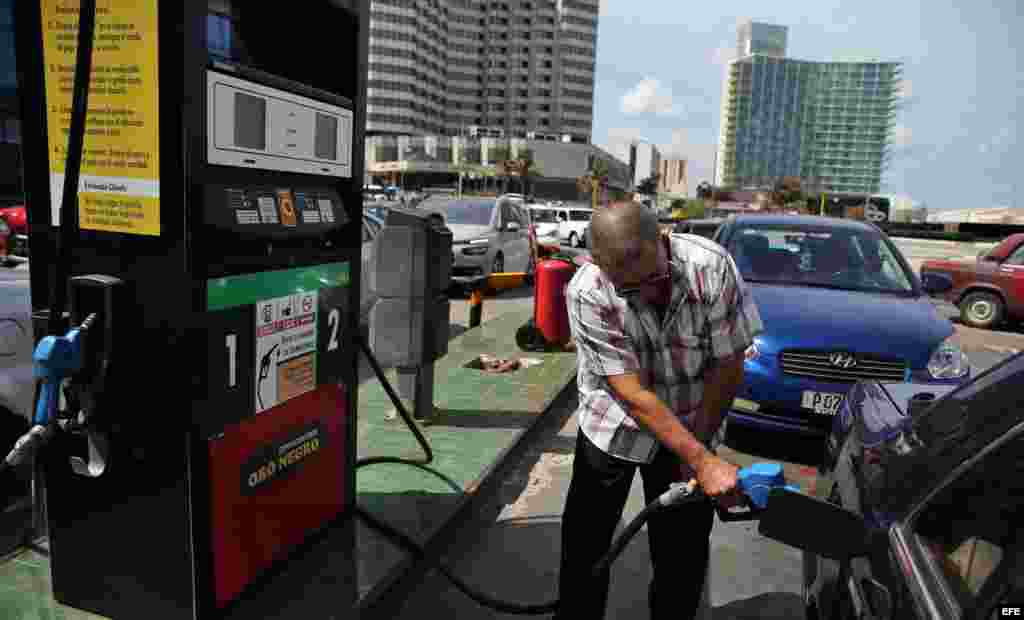 No venderán gasolina especial a empresas estatales, aahora deberán consumir gasolina regular. Por ellos se inhabilitarán las tarjetas magnéticas utilizadas por las empresas estatales para comprar gasolina especial, aunque estén ya pagadas.