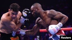 Omar Figueroa Jr. y Yordenis Ugás el 20 de julio de 2019 en Las Vegas. (Joe Camporeale-USA TODAY Sports via Reuters).