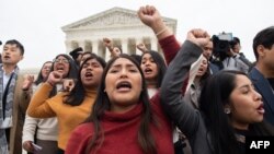 Manifestación a favor de los "dreamers" frente a la Corte Suprema, en Washington, DC, el 12 de noviembre de 2019. (SAUL LOEB / AFP)