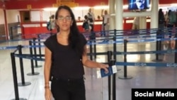 Luz Escobar en el Aeropuerto Internacional José Martí de La Habana. (Tomado de @Luz_Cuba).