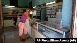 Una farmacia en La Habana Vieja.