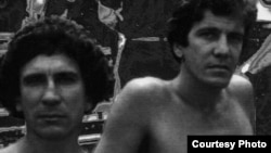 Editores Argentinos reedita "A la sombra del mar. Jornadas cubanas con Reinaldo Arenas", de Juan Abreu.