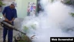 Fumigación contra Aedes dengue en Cuba.