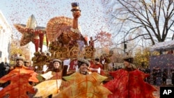 El tradicional desfile en Nueva York que organiza la tienda Macy's para celebrar Thanksgiving, el 23 de noviembre de 2023. (AP Photo/Jeenah Moon).