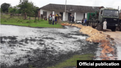 Vista del derrame de petróleo en la zona cercana a Limonar, Matanzas.