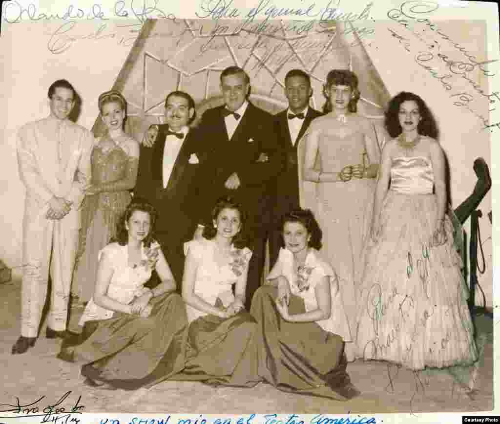 Carlos Barnet, Ernesto Lecuona, Orlando de la Rosa, Marta Pérez, América Crespo y otros en el Teatro América.