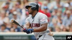 El bateador cubano Yasiel Puig jugará con Venezuela en la Serie del Caribe. (AP Foto/Jim Mone)