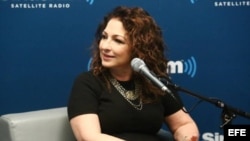 Fotografía cedida por la radio por satélite SiriusXM de la cantante Gloria Estafan es sus estudios hoy, jueves 2 de junio de 2016, en Miami (Fl, EE.UU.). 