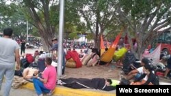 Retornados venezolanos en uno de los campamentos para la cuarentena.