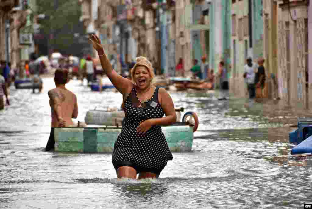 Pasada la tensión del Irma, los cubanos se desquitaron con humor y conga