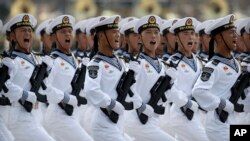 Soldados del Ejército de China el 1 de octubre de 2019. (AP Photo/Mark Schiefelbein, File).