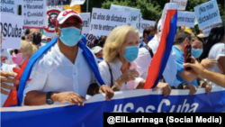 Elena Larrinaga,  secretaria de Relaciones Internaciones del CTDC, en una manifestación #SOSCuba celebrada en Madrid.