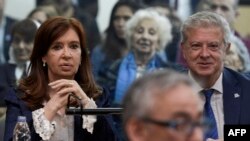 Senadora Cristina Fernández de Kirchner junto a su abogado Carlos Beraldi el 21 de mayo en Buenos Aires. 