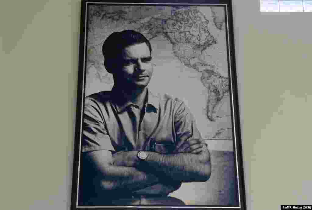 Retrato del combatiente de la Brigada 2506, Manuel Artime, en las instalaciones del museo de la Brigada de Asalto 2506.