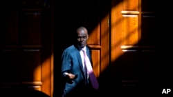 Fotografía de archivo del 7 de febrero de 2020 del presidente de Haití, Jovenel Moïse, llegando para una entrevista en su casa en Petion-Ville, un suburbio de Puerto Príncipe, Haití. (AP/Dieu Nalio Chery)