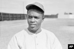 Jackie Robinson en una foto tomada el 4 de marzo de 1946, en Sanford, Florida. (AP Photo/Bill Chaplis, File)