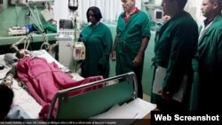 Surelys Durán Guilarte, internada en la Sala de Terapia Intensiva del Hospital de Baracoa. Foto La Voz del Toa.