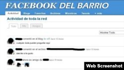 Sin internet, pero el barrio se conecta: En la pantalla, un clon cubano de Facebook en acción.