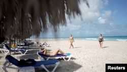 Turistas alemanes en Varadero en noviembre de 2020. REUTERS/Alexandre Meneghini