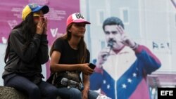 Venezolanos participan en una manifestación contra el Gobierno venezolano el pasado 24 de abril.