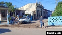 Vigilancia policial en una de las calles que conducen al Tribunal Municipal de Jovellanos. (Foto: Facebook)