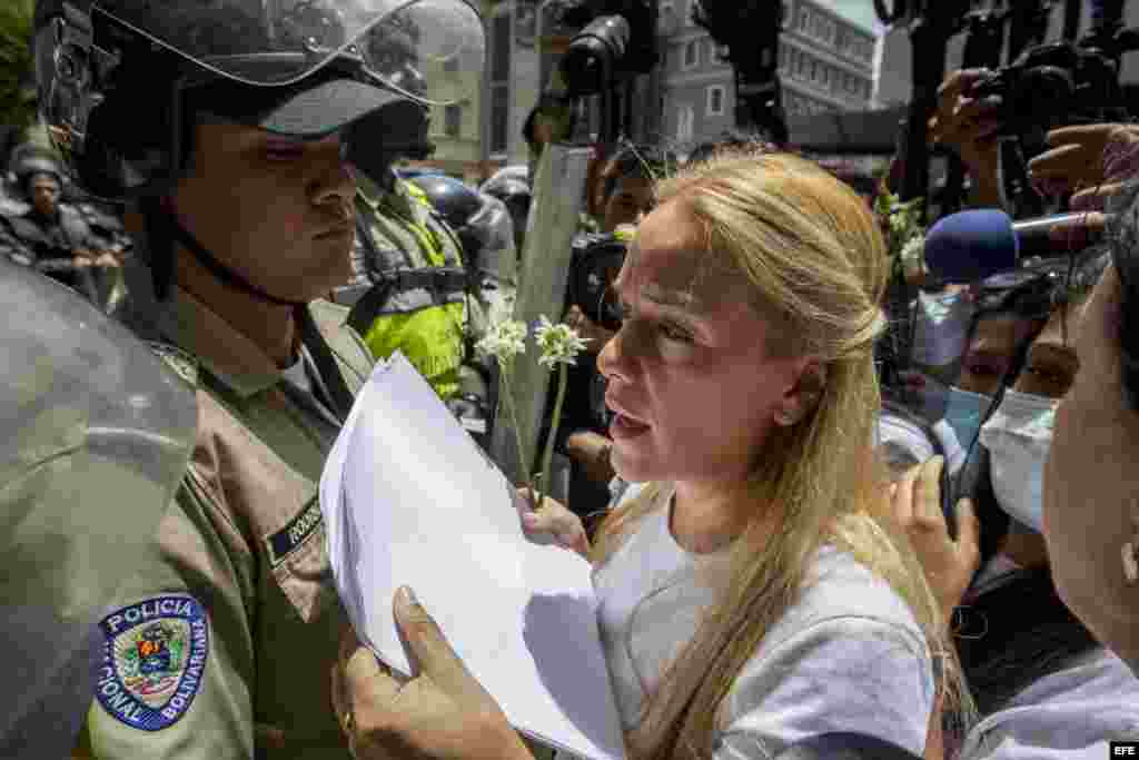 LILIAN TINTORI, ESPOSA DEL DIRIGENTE VENEZOLANO PRESO LEOPOLDO LÓPEZ, EN CONSEJO NACIONAL ELECTORAL VENEZOLANO