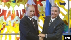 El presidente ruso Vladimir Putin junto a Raúl Castro durante su visita a Cuba, en julio de 2014.