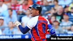 El infielder cubano José Miguel Fernández.