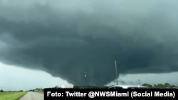 Reportan tornado en el sur de la Florida por el huracán Milton