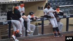 Juego entre los Gigantes de San Francisco y los Padres de San Diego. (Archivo/Denis Poroy/AFP)