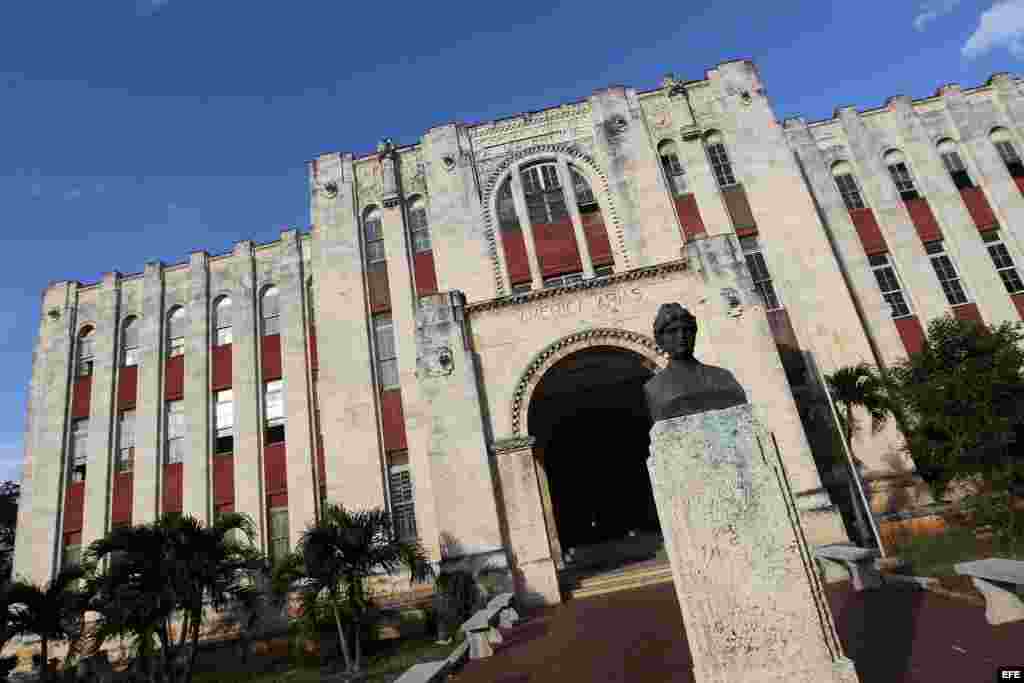 El hospital materno América Arias exponente de la arquitectura Art Deco. 