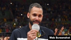 Osmany Juantorena, medalla de plata en voleibol.