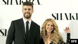 La cantante colombiana Shakira, acompañada por su pareja, el futbolista del FC Barcelona, Gerard Piqué.