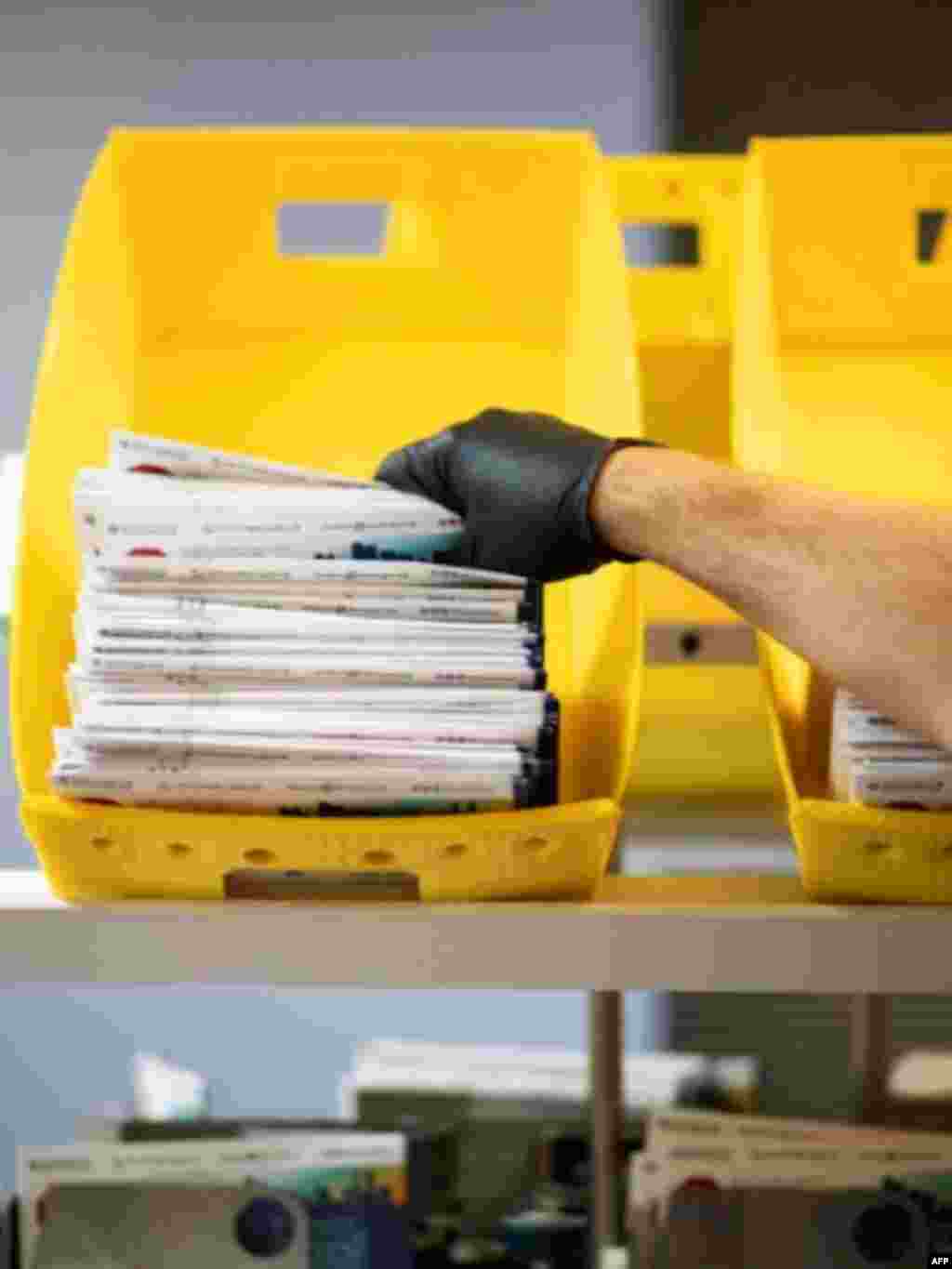 Boletas electorales en Denver, Colorado. Photo by Chet Strange / AFP