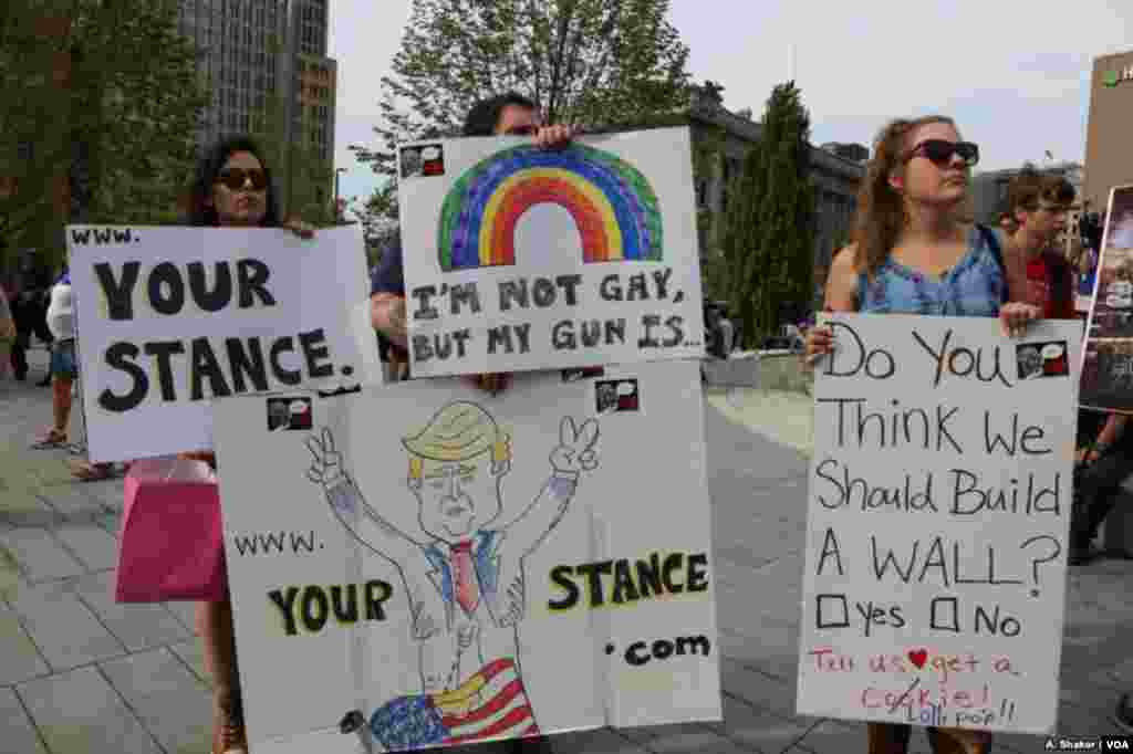 Manifestantes protestan en Cleveland contra política antiinmigrante de Donald Trump.