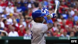 El jardinero derecho de los Dodgers de Los Ángeles Yasiel Puig hizo swing...