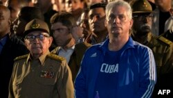 Miguel Díaz-Canel junto al general Raúl Castro. YAMIL LAGE / AFP