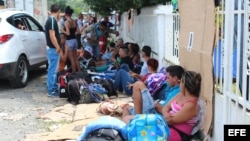 Muchos de los cubanos varados en Paso Canoas, panamá. Archivo. Efe.