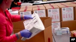 Cajas con los votos de las elección de medio término de EEUU, celebrada este 8 de noviembre de 2022. (Foto: AP/Matt York)