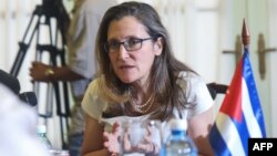 La canciller canadiense Chrystia Freeland durante una reunión con su homologo cubano Bruno Rodríguez en La Habana el pasado 16 de mayo.