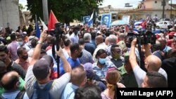 Miguel Díaz-Canel visita San Antonio de los Baños, en medio de protestas contra su gestión. (Yamil LAGE / AFP)