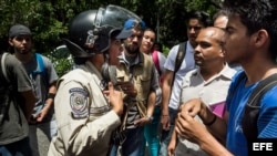 Estudiantes protestan por inseguridad en la Universidad Central de Venezuela.