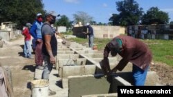 Labores de ampliación del cementerio de Kilo 12, en Sacti Spíritus, ante el incremento de muertes por COVID-19. (Captura de imagen/Escambray)