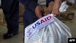 Bolsa con ayuda humanitaria enviada por USAID