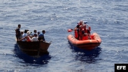 Guardia costera de EEUU devuelve a la isla a los cubanos que intercepta en el mar.